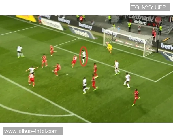 德甲激战：尤文图斯大胜里昂引发争议判罚全场沸腾