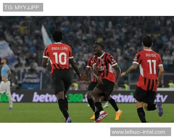 英超激战：AC米兰逆转曼联红牌争议引发全场热议