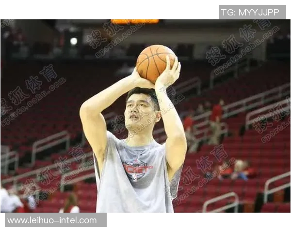 姚明投篮手法解析：从基础动作到技巧运用的全面剖析与提升建议