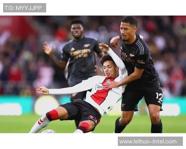 英超激战：尤文图斯逆转阿森纳5-1绝杀引发争议判罚全场沸腾