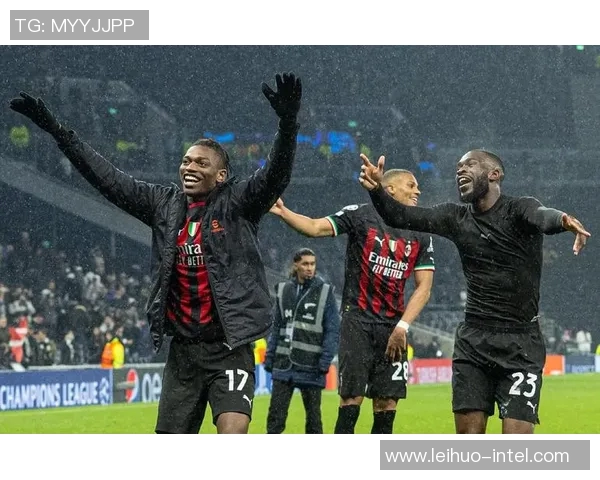 意甲激战AC米兰与热刺鏖战成平局绝杀时刻点燃全场激情 意甲激战AC米兰与热刺鏖战成平局绝杀时刻点燃全场激情