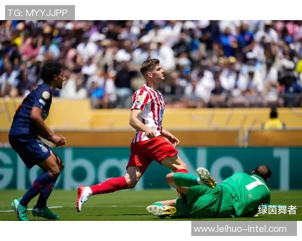 西甲赛场惊现冷门巴黎圣日耳曼大胜拜仁引发争议判罚热议 西甲赛场惊现冷门巴黎圣日耳曼大胜拜仁引发争议判罚热议